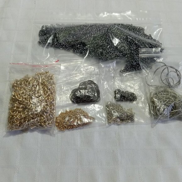 Many many many miscellaneous vintage and actual jewelry chains scraps and lenght - Picture 6 of 9